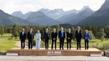 Macron posta vídeo do G7 com música da capivara