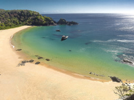 Ilha que pode ser acessada por poucos fica no Brasil e esconde um paraíso com uma das melhores praias do mundo abc+