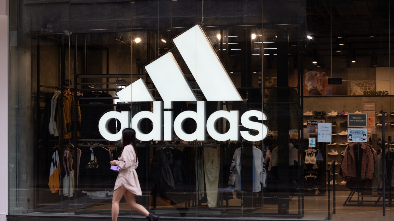 Controvérsia sobre o Modelo Oaxaca Slip-On da Adidas Levanta Questões de Apropriação Cultural - Aventuras na História