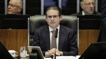 Câmara envia pedido de suspensão para deputados após obstrução
