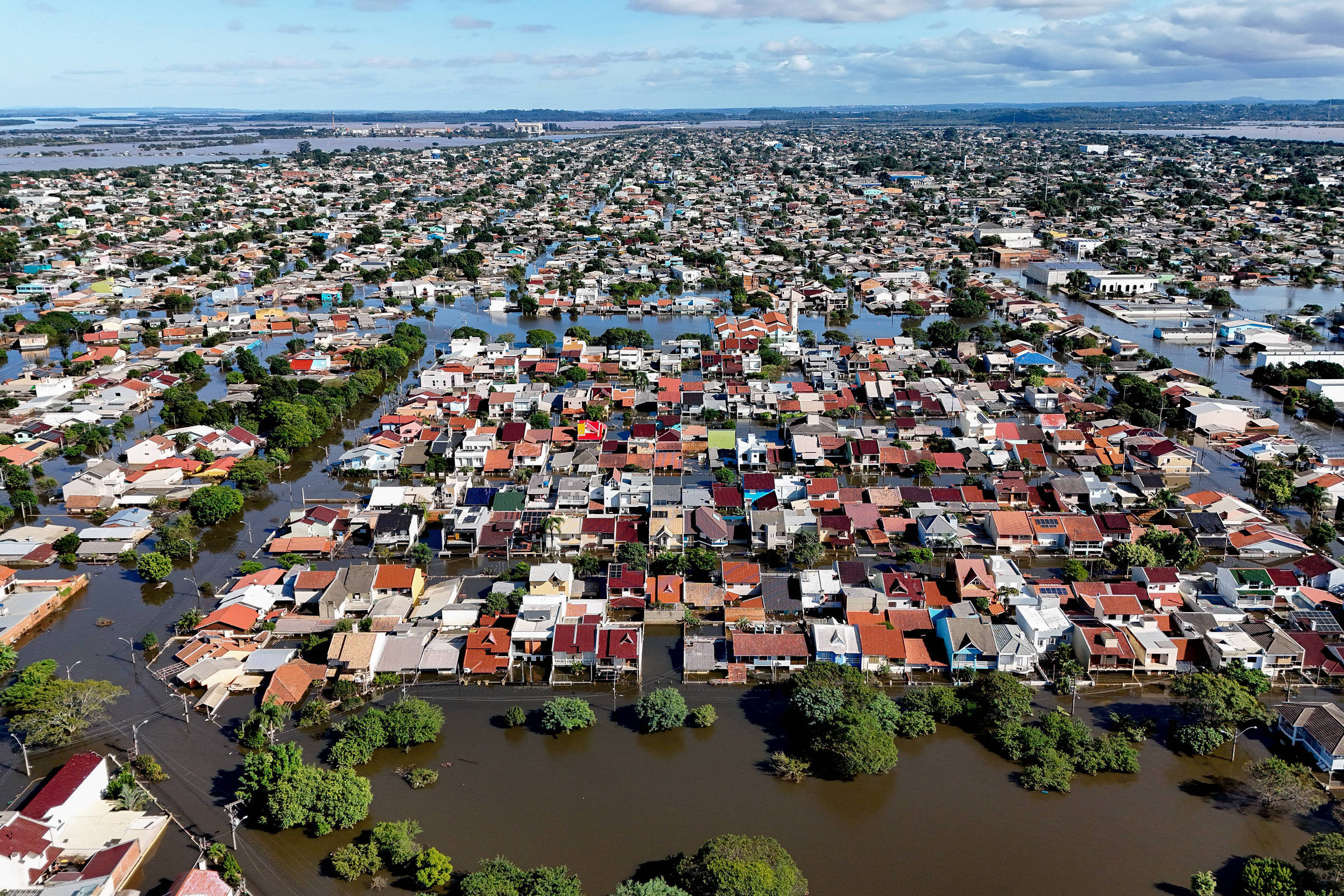 DPU e AGU participam de audiência sobre tragédia climática no Rio Grande do Sul - 09/06/2025 - Painel - Folha