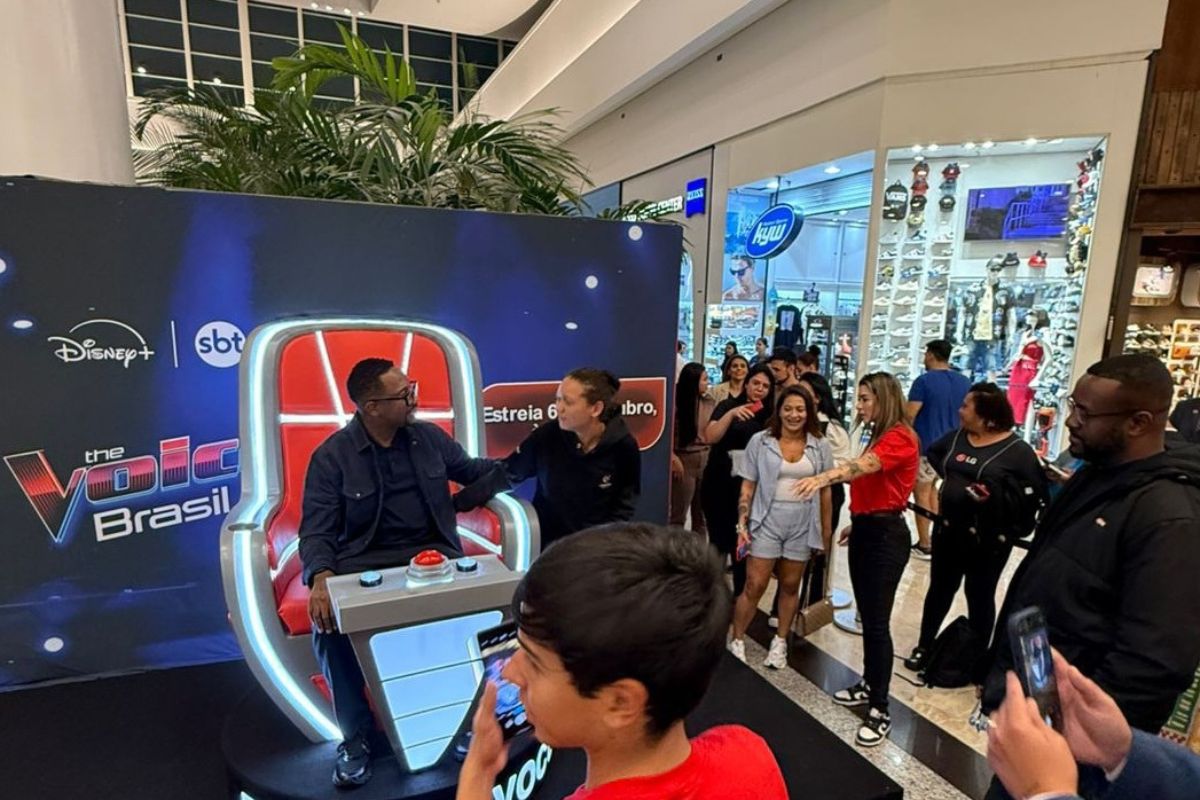 SBT leva cadeira do The Voice Brasil ao Shopping Center Norte 