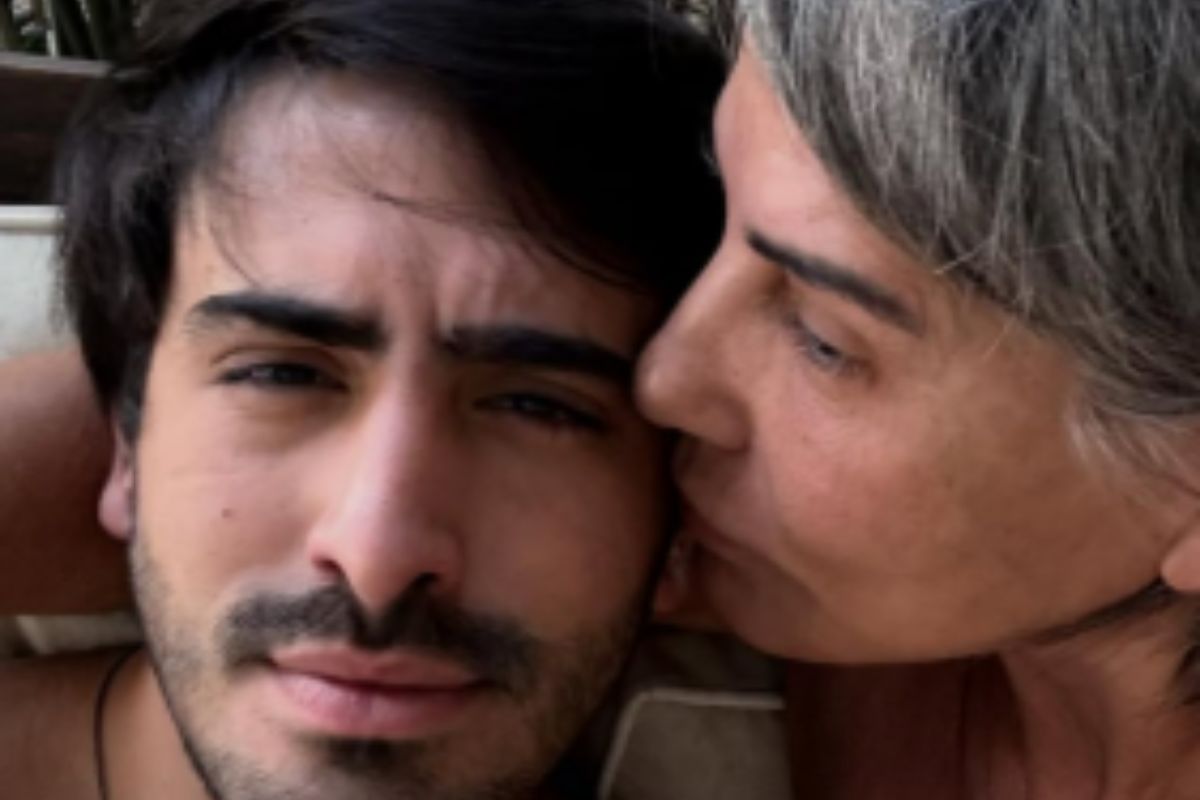 Gloria Pires surge em clique raro com filho caçula 