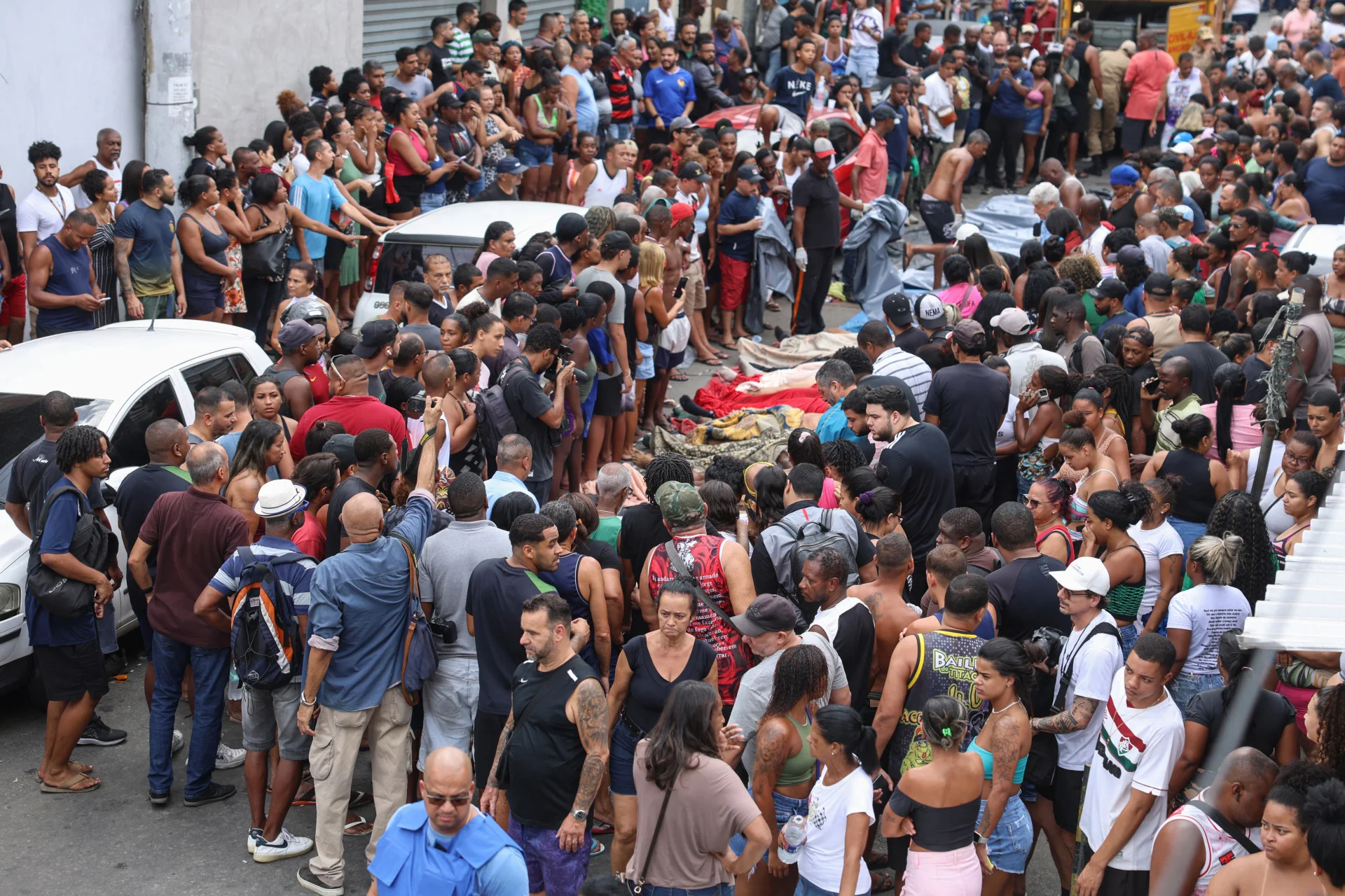 Homens e jovens: Perfil dos mortos em operação do Rio de Janeiro mostra retrato da mão de obra do tráfico abc+