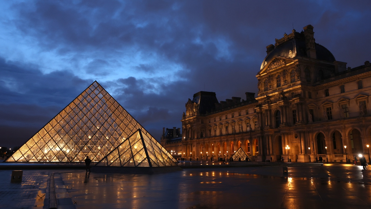 Louvre: Suspeito pelo roubo é estrela nas redes sociais e ex-guarda do museu - Aventuras na História