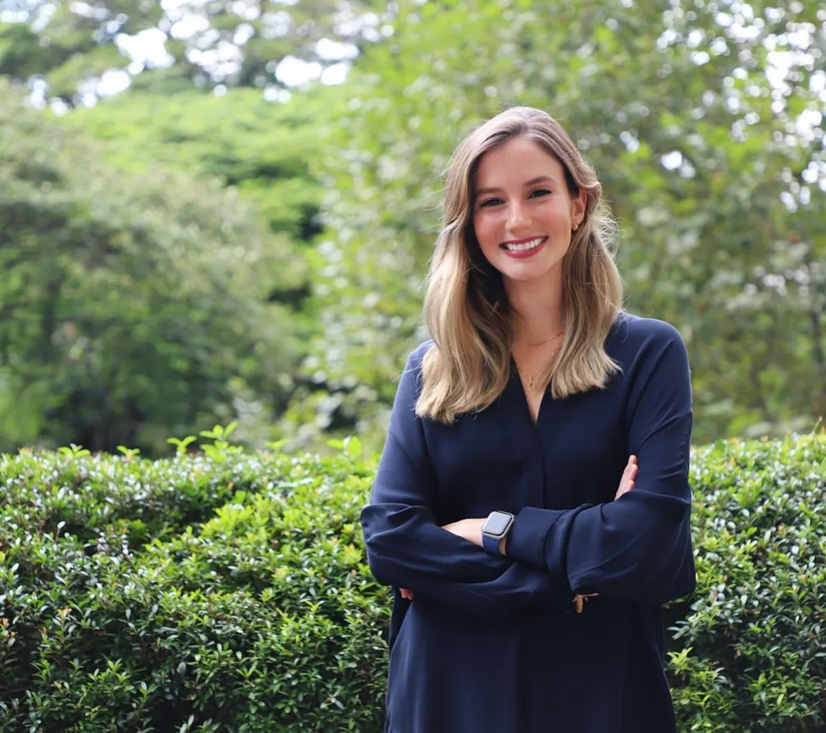 Brasileira se torna a bilionária mais jovem do mundo a construir a própria fortuna Finanças Valor Econômico