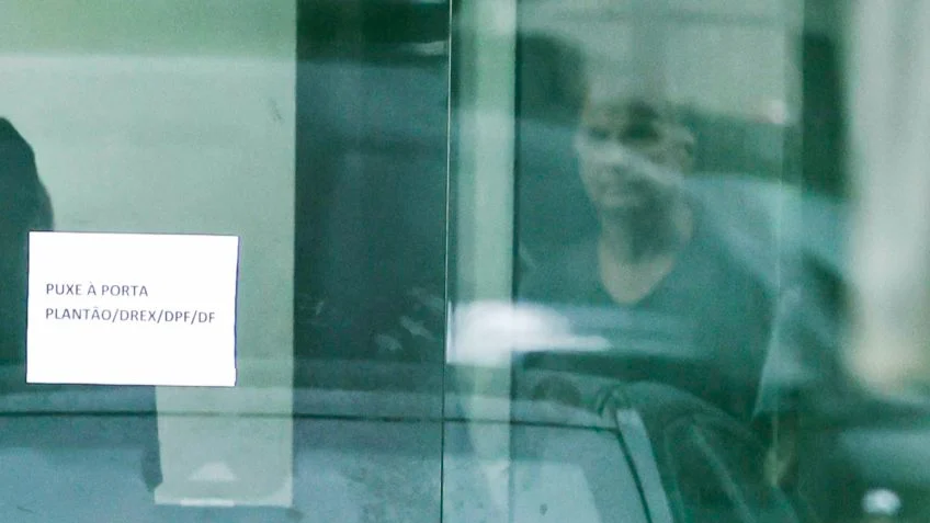 Após recusa de Moraes, Bolsonaro volta a pedir fisioterapeuta na prisão