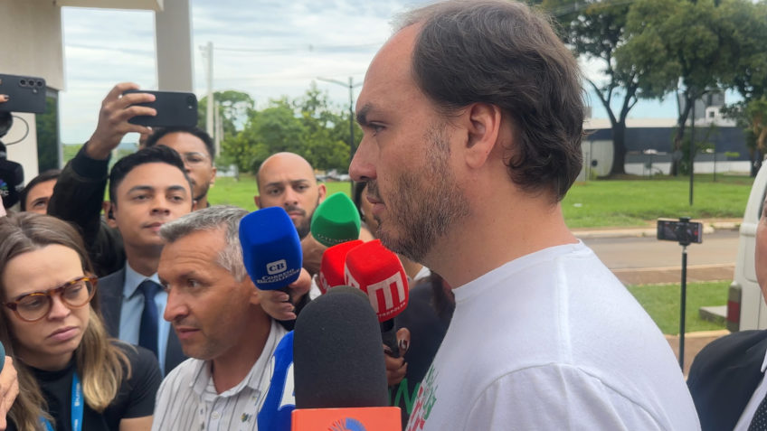 Moraes rejeita visita de Carlos a Jair Bolsonaro no dia do aniversário