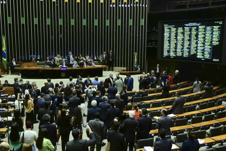 Nova lei do impeachment prevê veto a pedidos individuais e maioria simples no Senado para processar ministros do STF veja os pontos