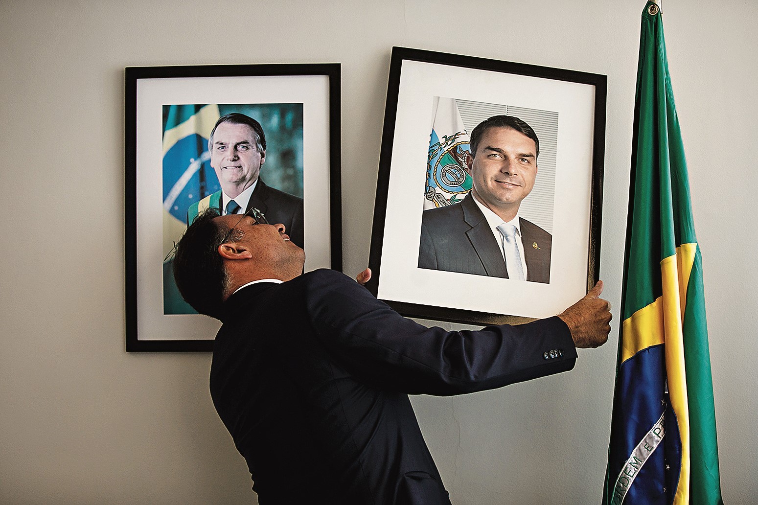 Centrão frustrado, apoio da família e silêncio de Tarcísio: tudo sobre o anúncio da candidatura de Flávio Bolsonaro