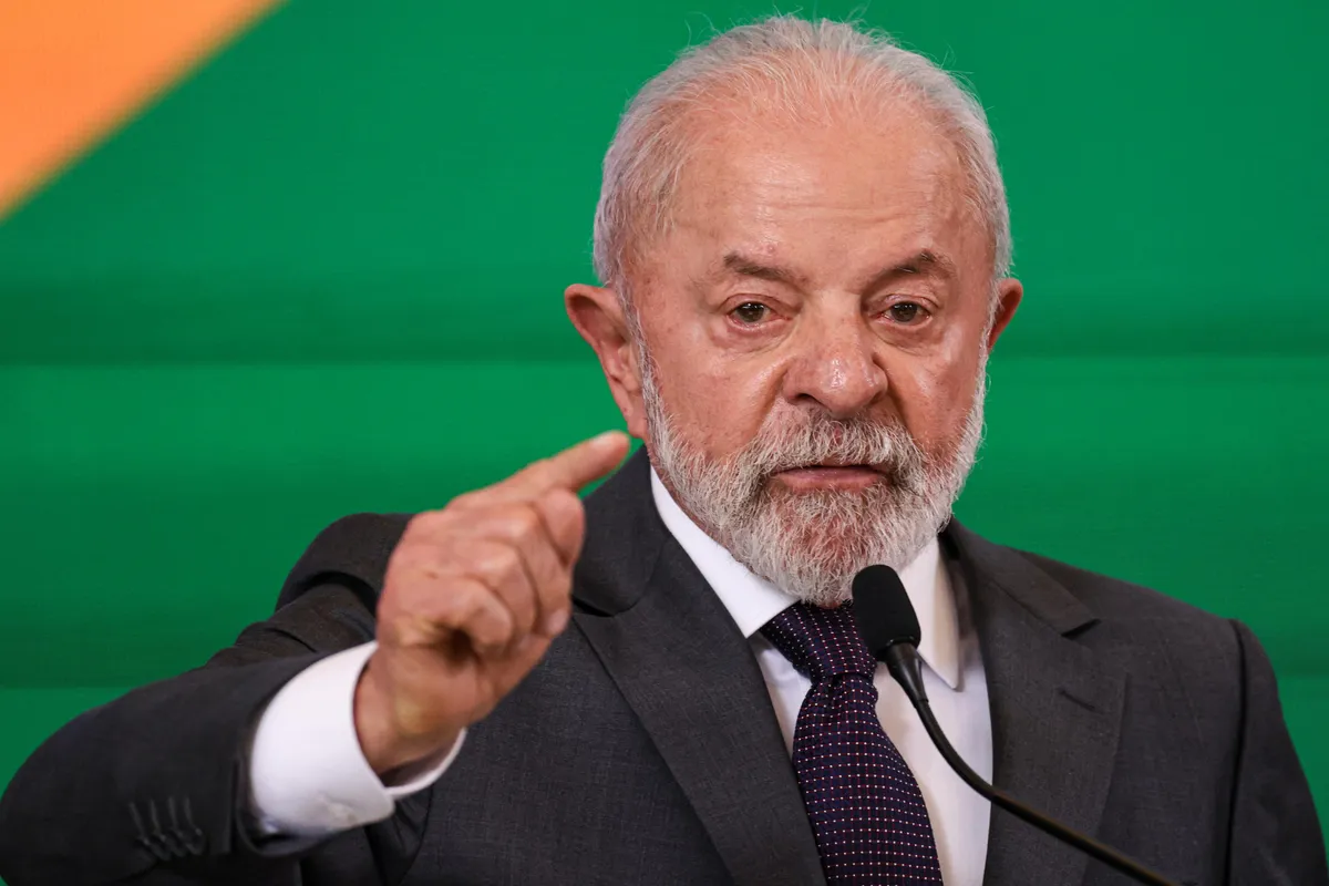 Lula bate Flávio Bolsonaro por 15 pontos e Tarcísio por 5 no 2º turno, diz Datafolha Política Valor Econômico