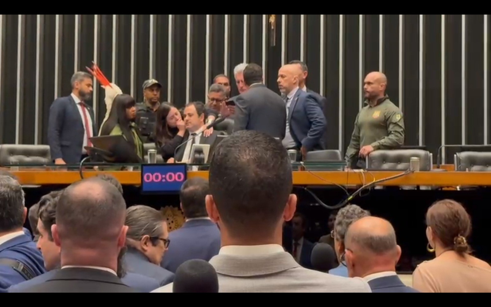 Glauber Braga ocupa Câmara TV Câmara desliga sinal. Entenda G1