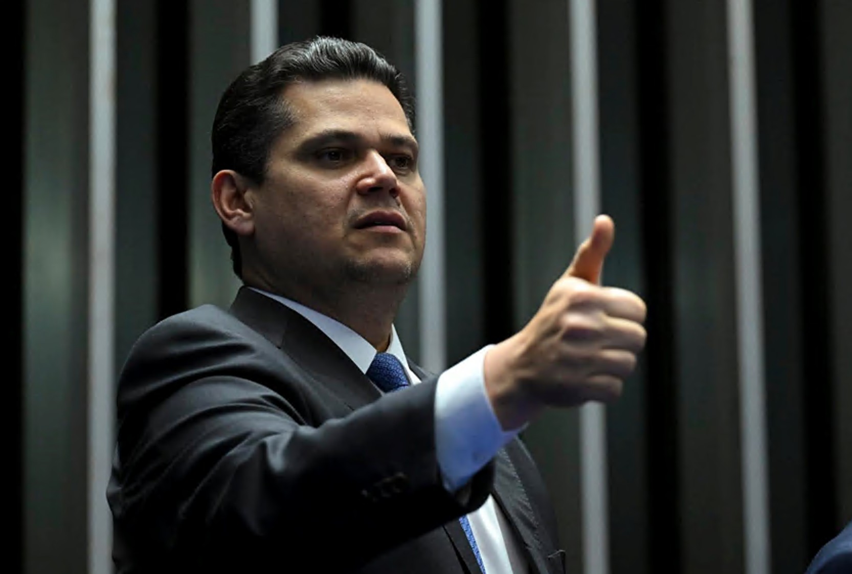 Alcolumbre tenta conter resistências para votar até o fim do ano projeto que reduz penas no 8/1 e beneficia Bolsonaro