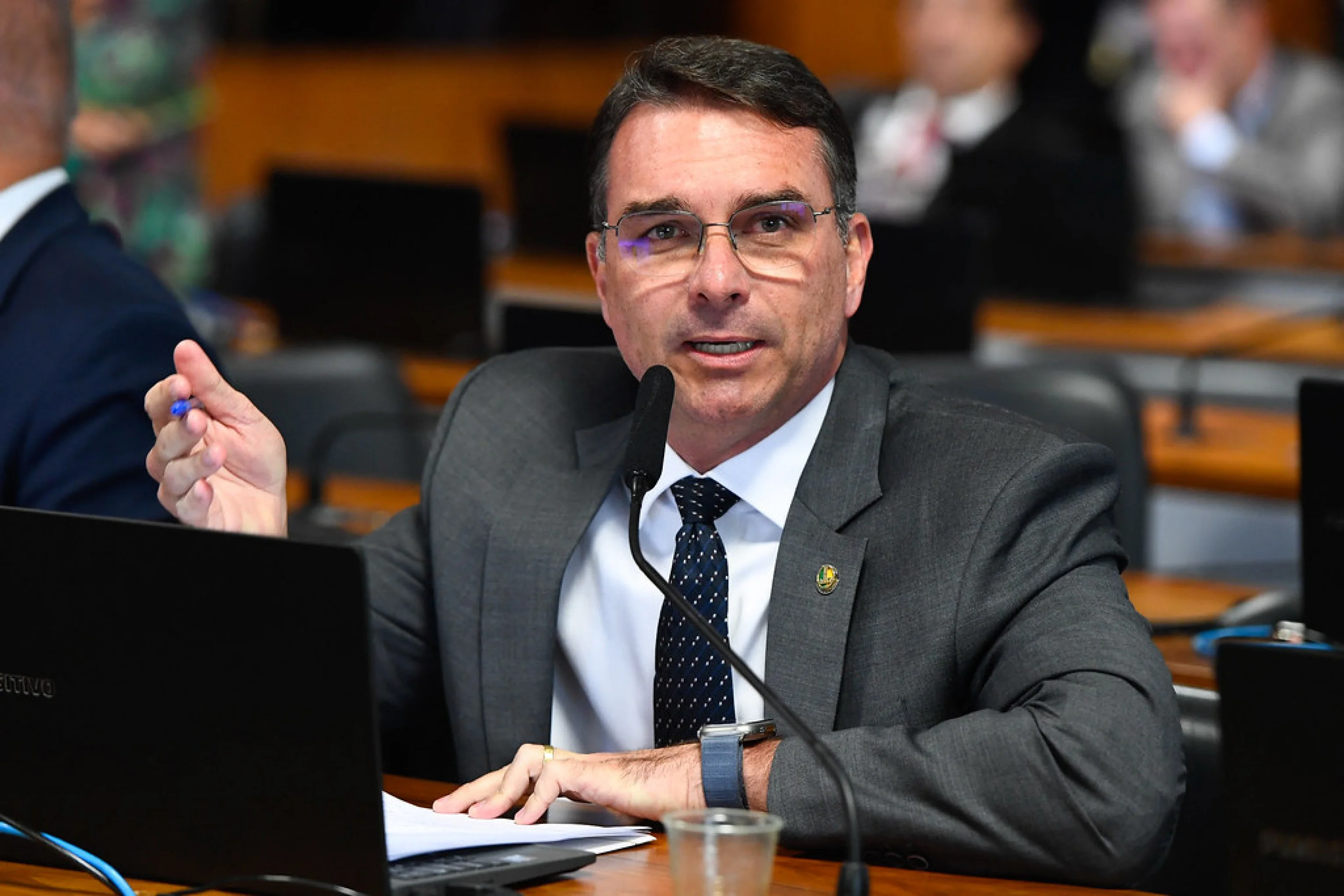 Flávio admite desistir de candidatura, mas afirma ter um preço para isso abc+