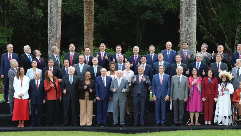 Lula diz a Trump que conversar é mais barato que guerra