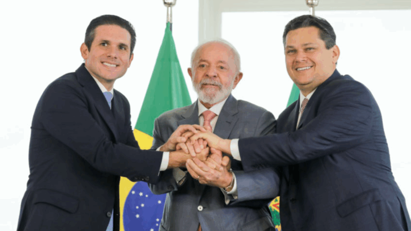 Sou amigo de Motta e Alcolumbre e grato pelo que fizeram, diz Lula