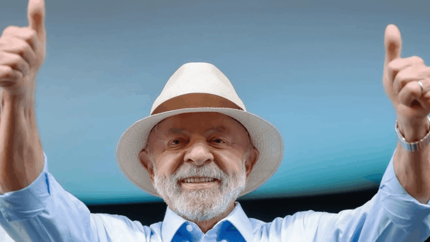 Ao vivo: Lula promove café da manhã a jornalistas