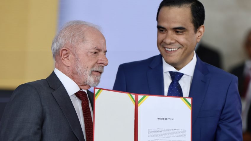 Lula dá posse a Gustavo Feliciano no Ministério do Turismo