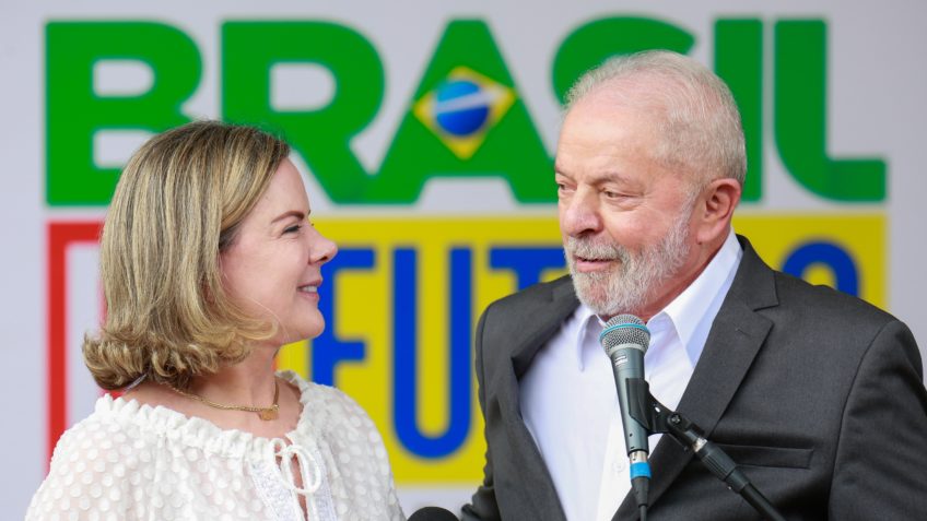 Gleisi rebate Economist e contesta ressalvas à idade de Lula