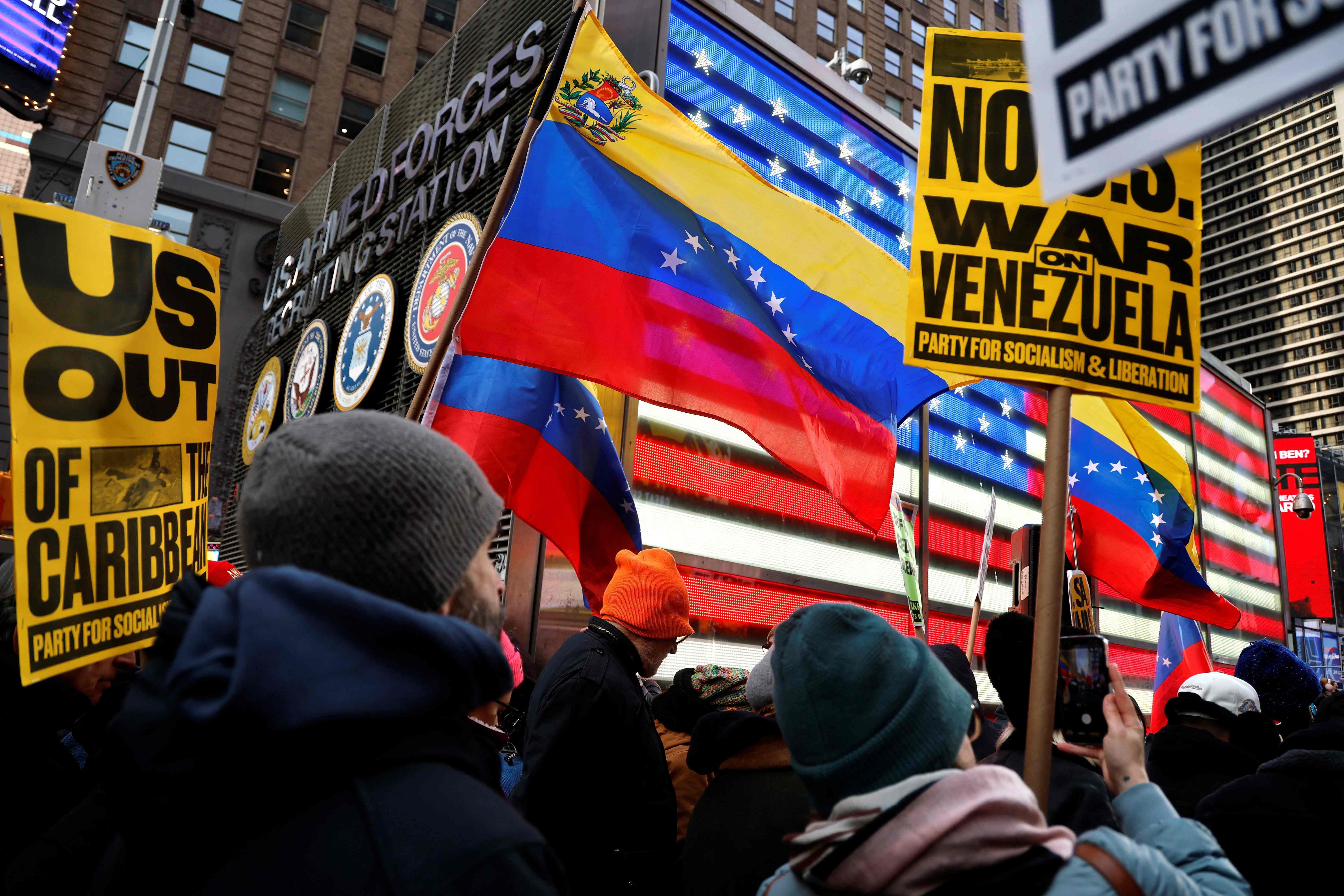 Entre críticas e elogios, reações a ataques na Venezuela expõem disputas políticas e prioridades locais