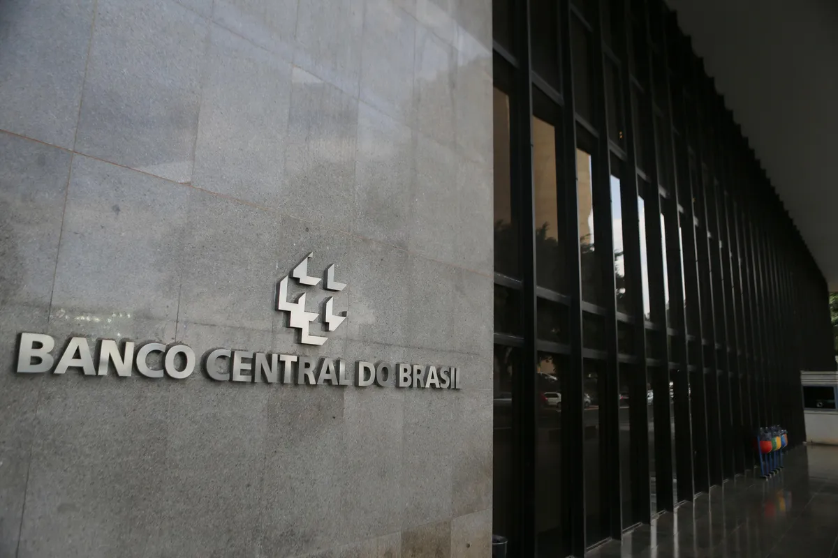 Setor financeiro defende BC em meio à pressão política no caso do Banco Master Finanças Valor Econômico