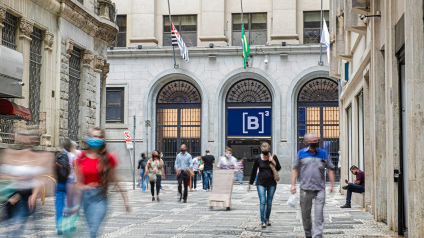 Investidores estrangeiros colocaram R$ 25,5 bi na Bolsa em 2025