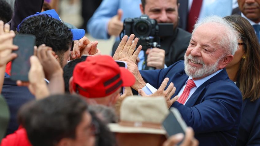 Não aceitamos ditadura civil nem militar , diz Lula