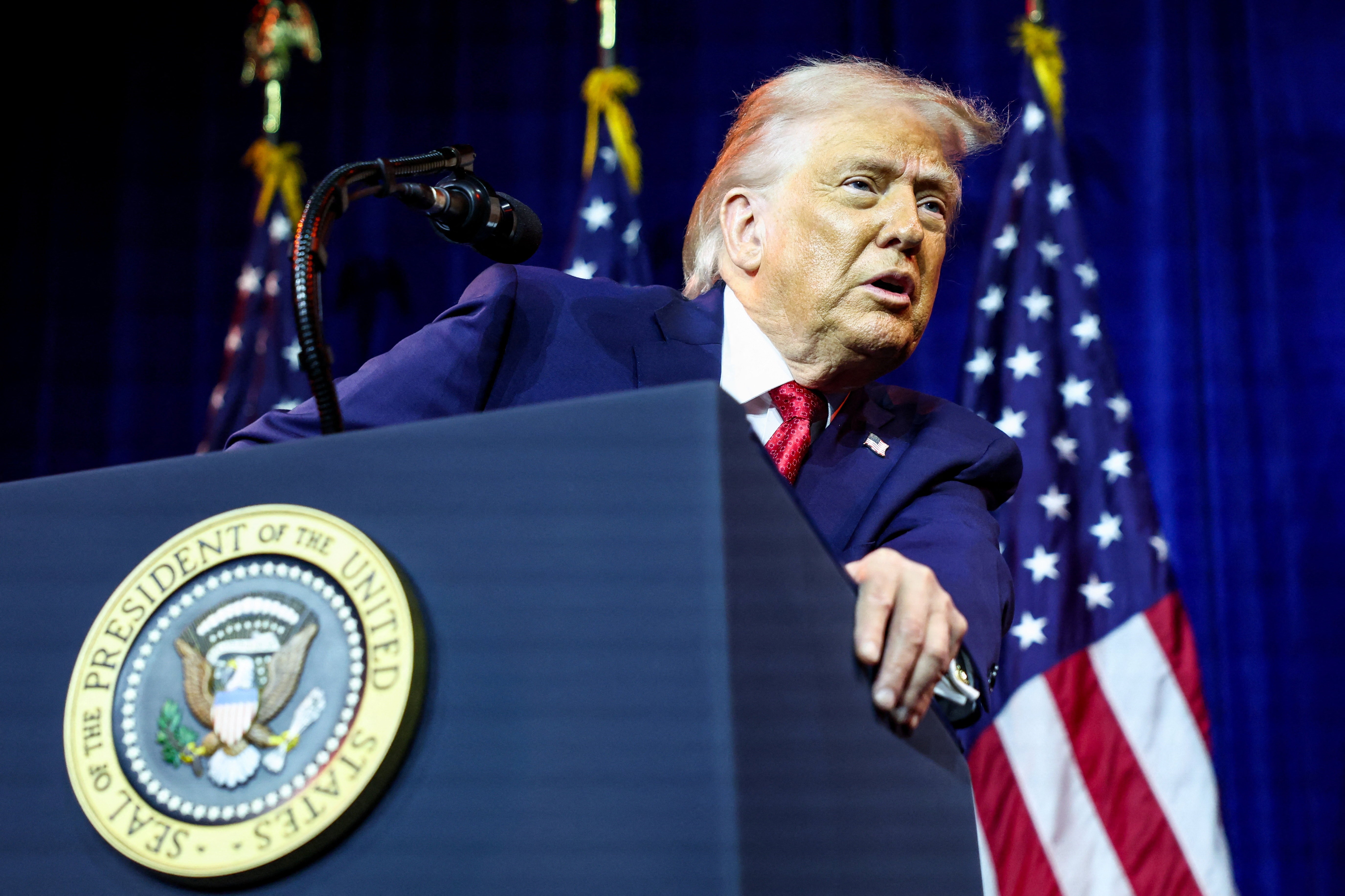 Trump pressiona petrolíferas a investir US$ 100 bilhões na Venezuela G1