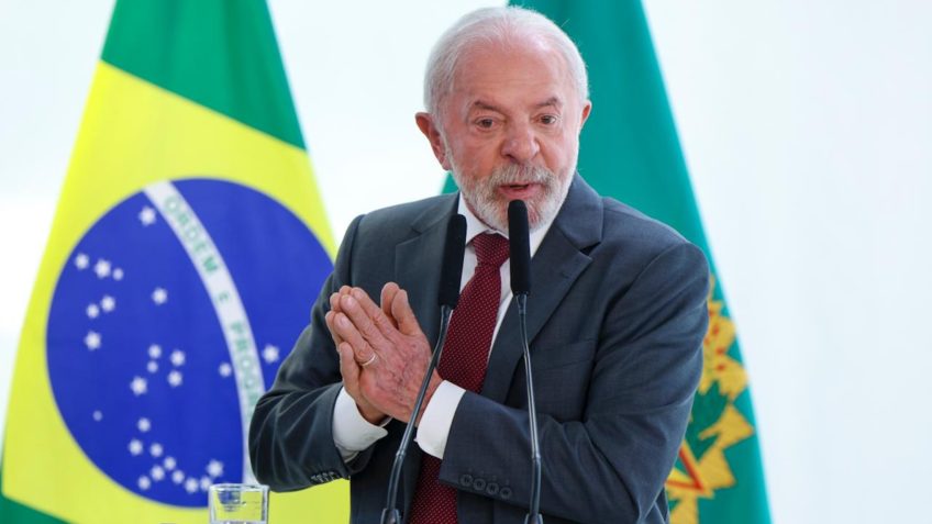 Lula rebate Flávio e diz que Holocausto foi tragédia do século 20
