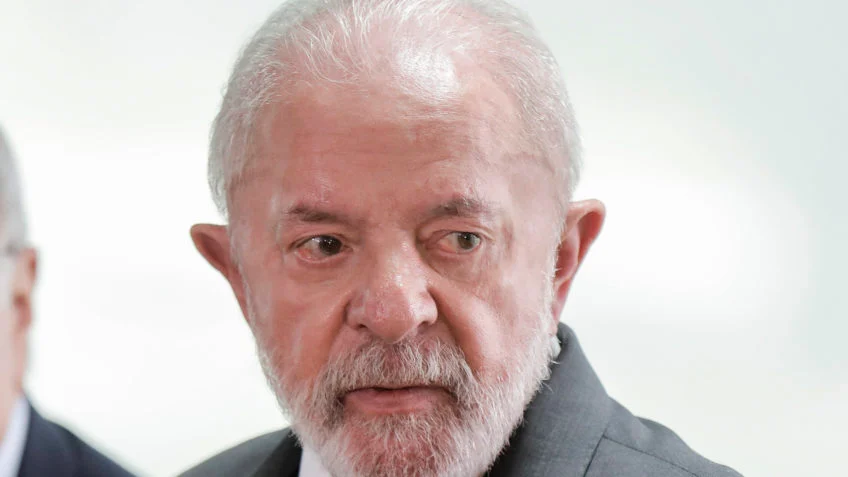 Lula tem evolução satisfatória depois de cirurgia, diz Planalto