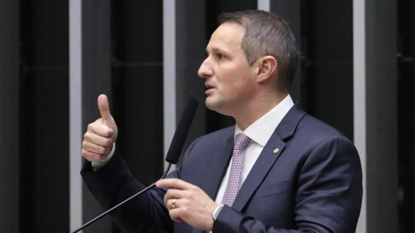 Gleisi quer Derrite fora da relatoria do PL Antifacção