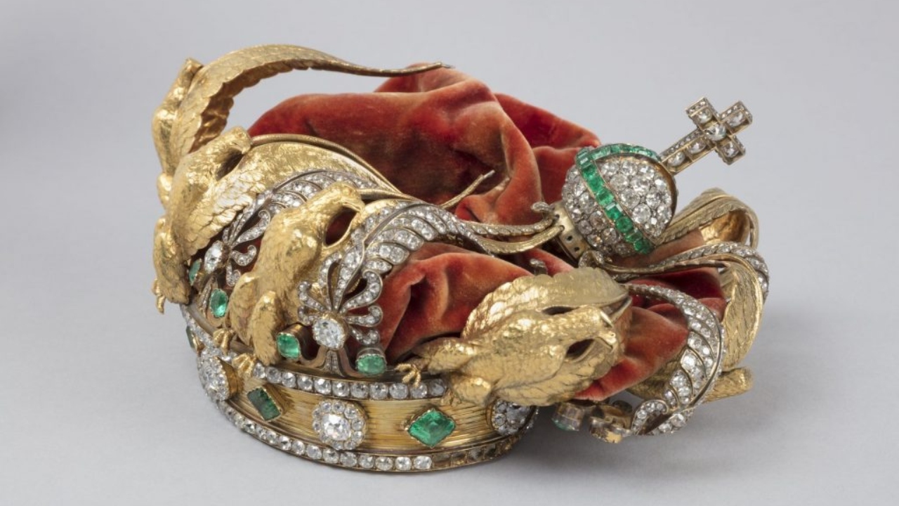 Louvre anuncia restauração da coroa da imperatriz Eugênia, danificada em roubo - Aventuras na História