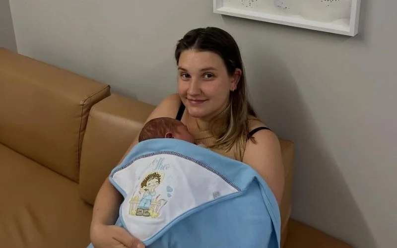 Nasce o filho de Natália Knak, conhecida pelo caso do chá revelação de traições abc+