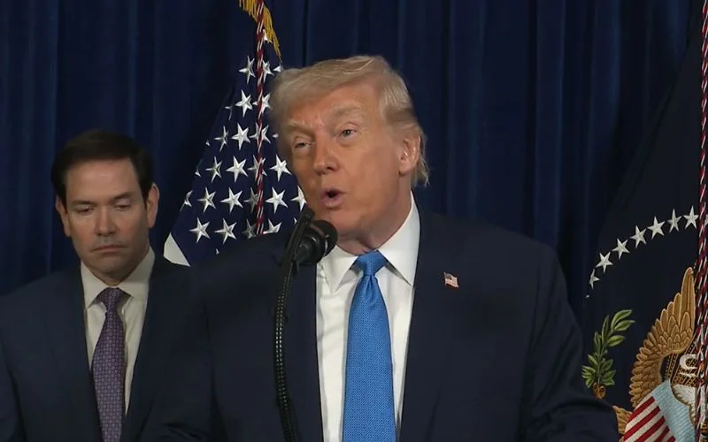 Trump anuncia aumento das tarifas globais dos EUA de 10% para 15% após revés na Suprema Corte abc+