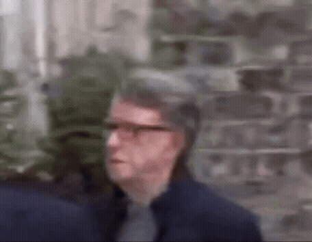 Caso Epstein: vídeo mostra momento em que ex-embaixador britânico nos EUA é preso