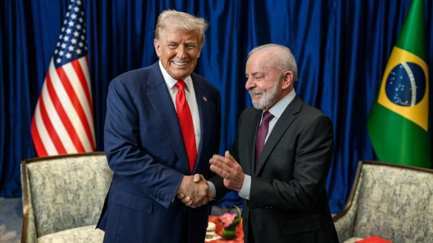 Trump fala em boa relação com Lula: Adoraria recebê-lo