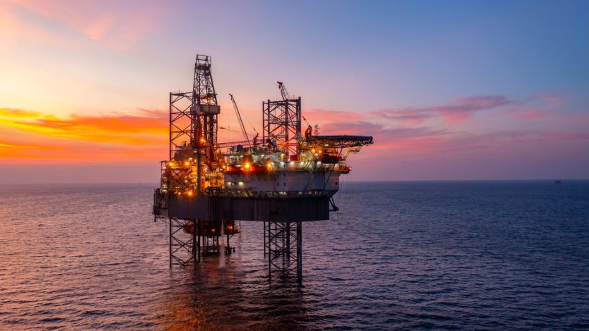 Preço do petróleo pode chegar a US$ 100, afirma especialista