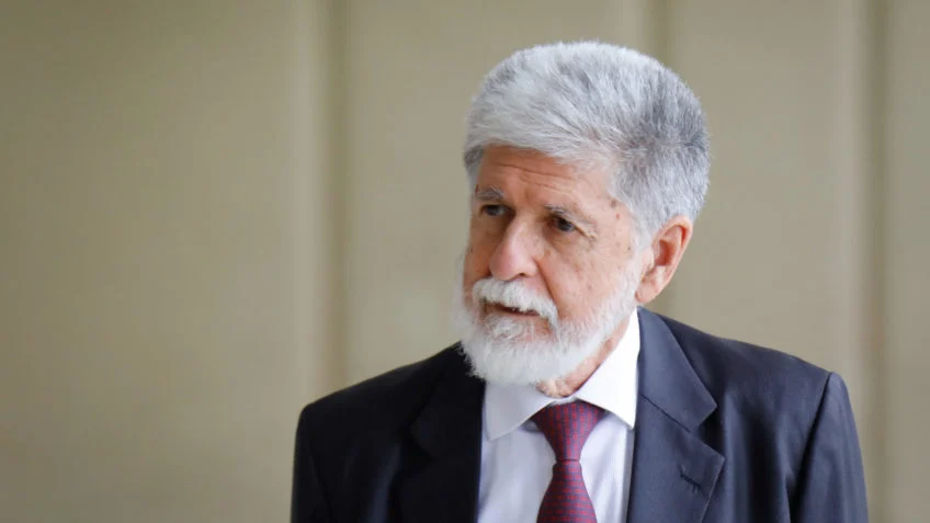 Irã não é o Iraque e não vai ser marionete, diz Celso Amorim
