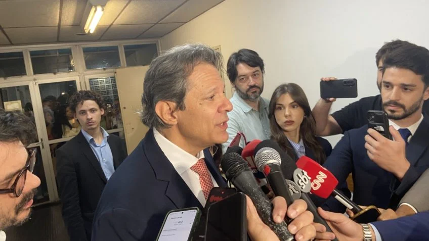 Brasil não vai tirar vantagem de alta do petróleo, diz Haddad