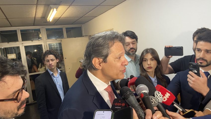 Haddad diz que definirá “mais para frente” candidatura a governo de SP