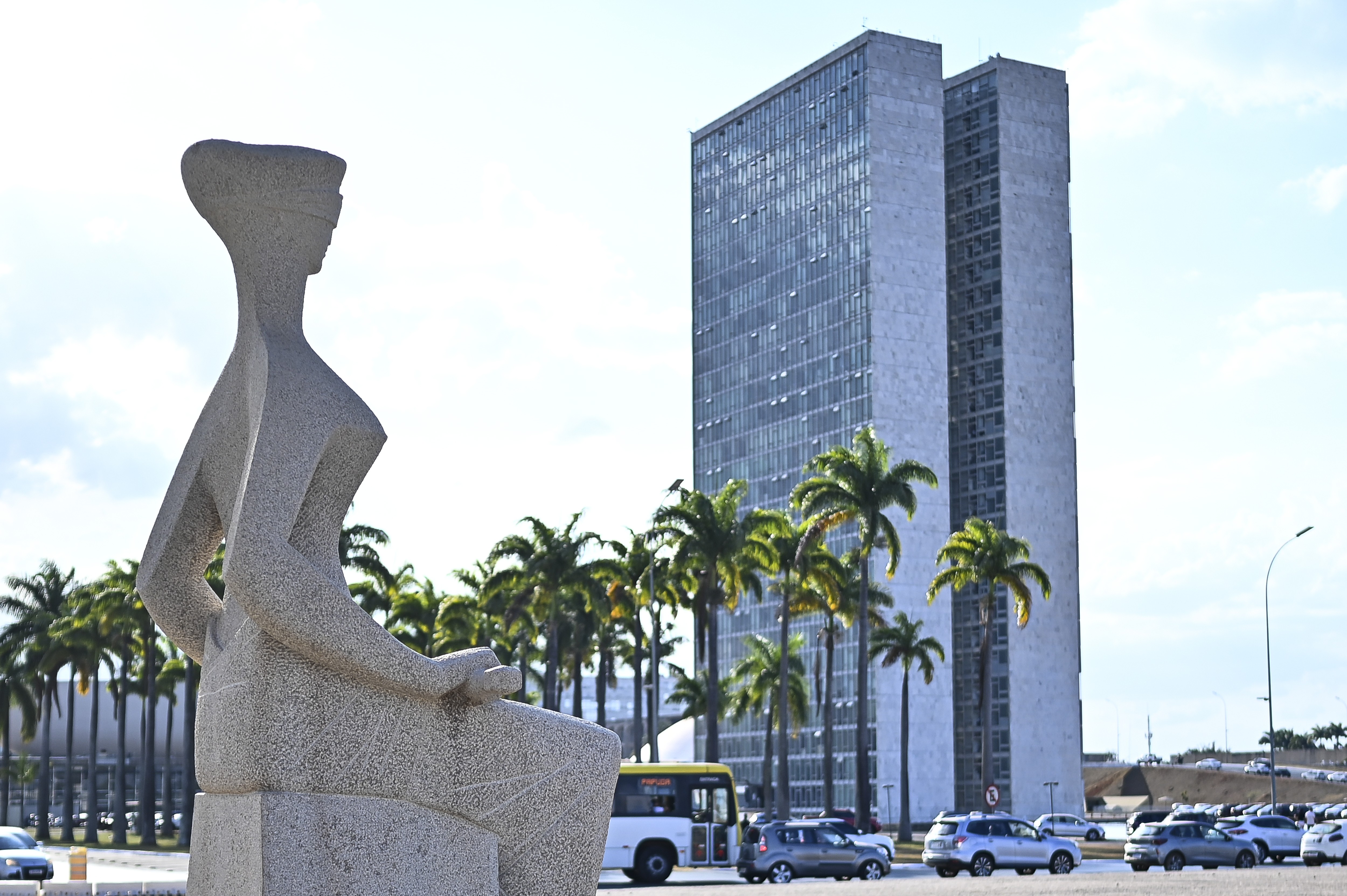 STF limita extras no Judiciário, prevê economia bilionária, mas mantém adicional acima do teto e com possível isenção de IR G1