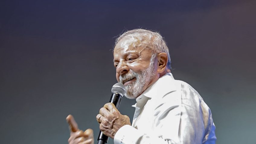 Ao vivo: Lula realiza entrega simbólica de 107 obras de educação
