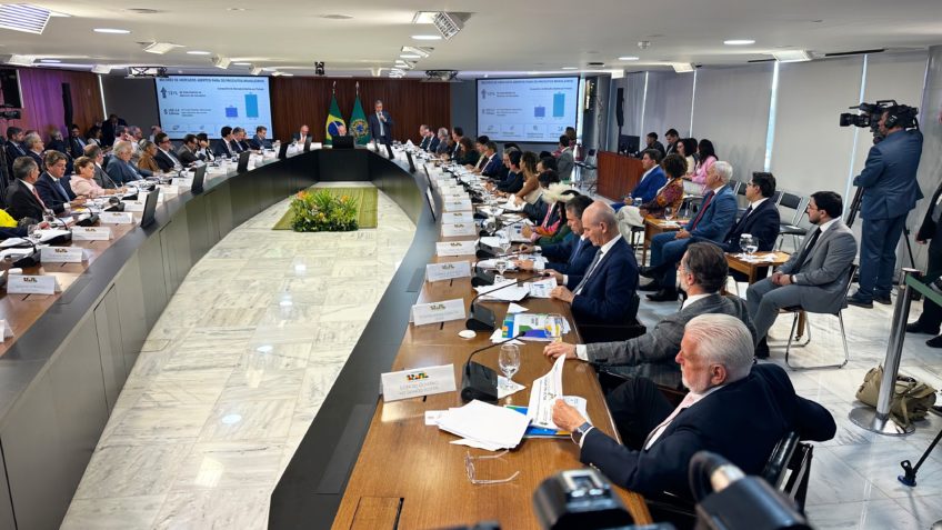 Lula diz que ao menos 14 ministros deixam cargos a partir de 3ª feira