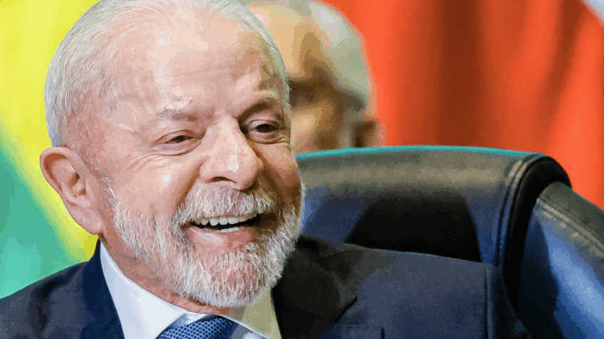 Homens terão que aprender a trocar fralda com nova lei, diz Lula