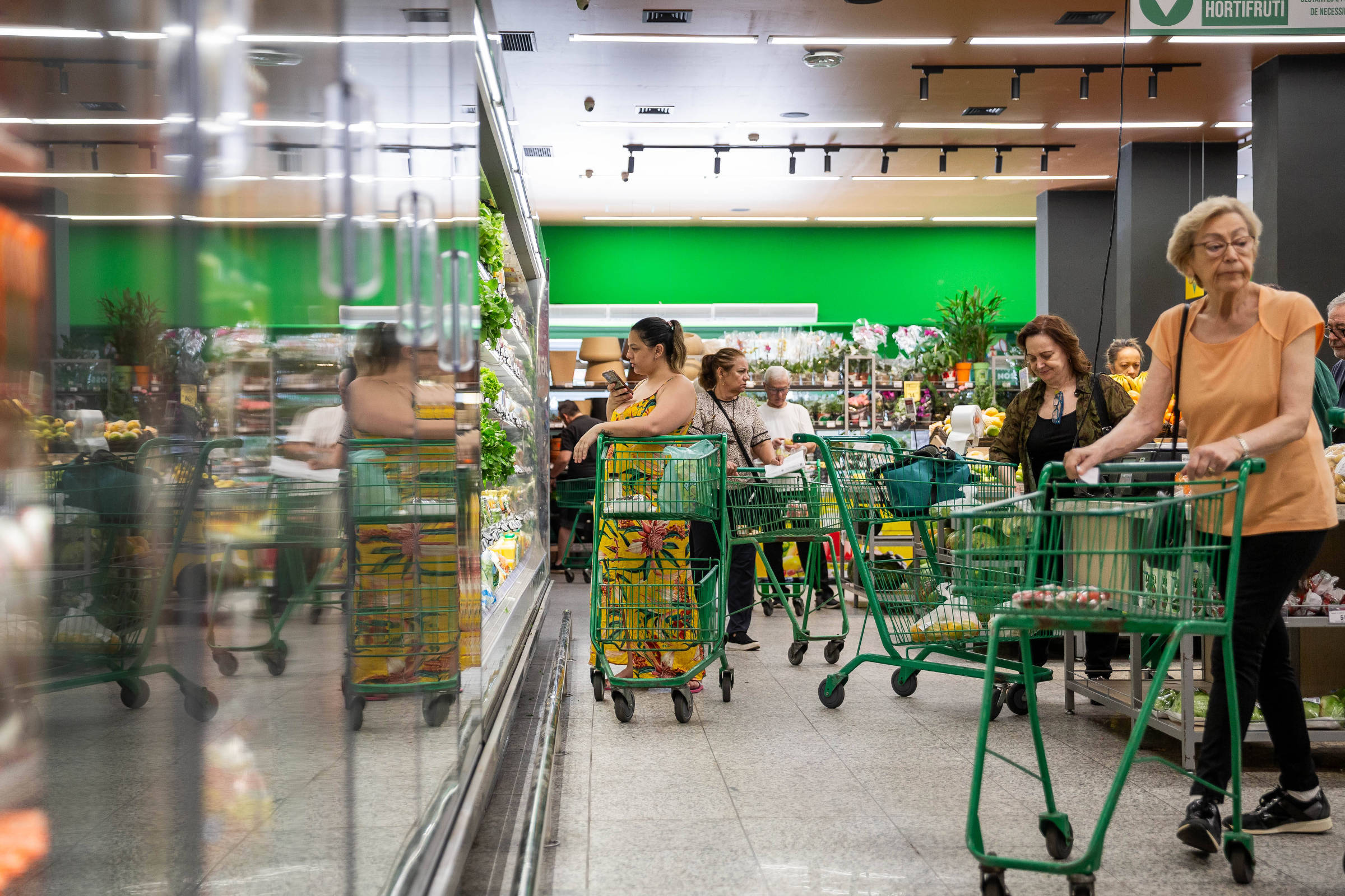 Inflação fecha 2024 em 4,83%, estoura teto da meta e reforça pressão para 2025