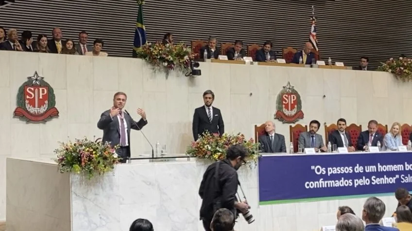 André Mendonça recebe louvores e homenagem de Tarcísio em SP