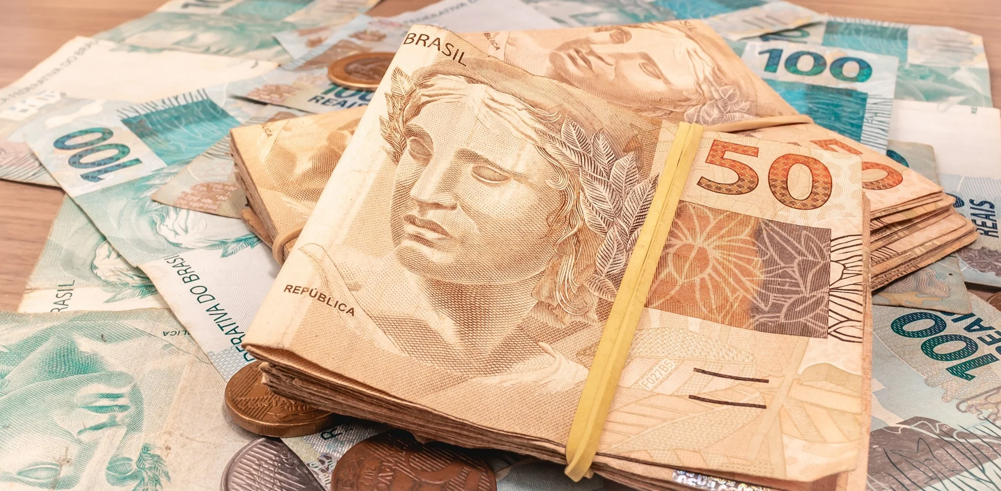 INSS começa pagamentos da primeira parcela do 13º salário de aponsetados e pensionistas confira o calendário abc+