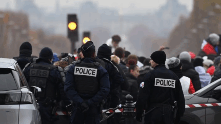 França prende 416 após tumultos em festa do título do PSG