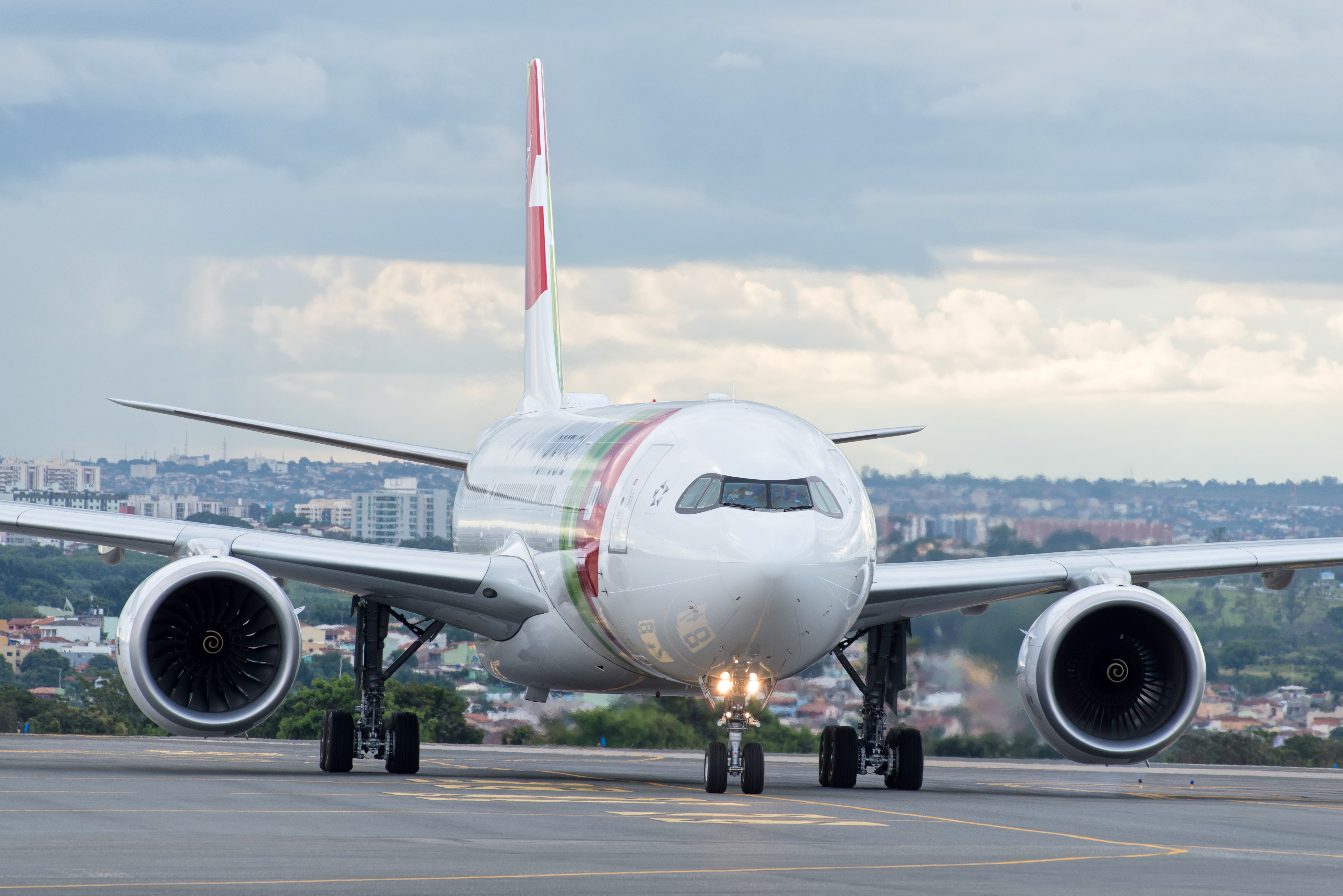 Companhias aéreas cancelam voos para Portugal após anúncio de greve geral veja os afetados G1