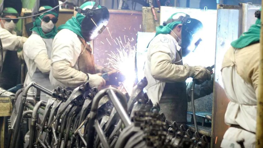 Produção industrial cresce 0,7% em abril